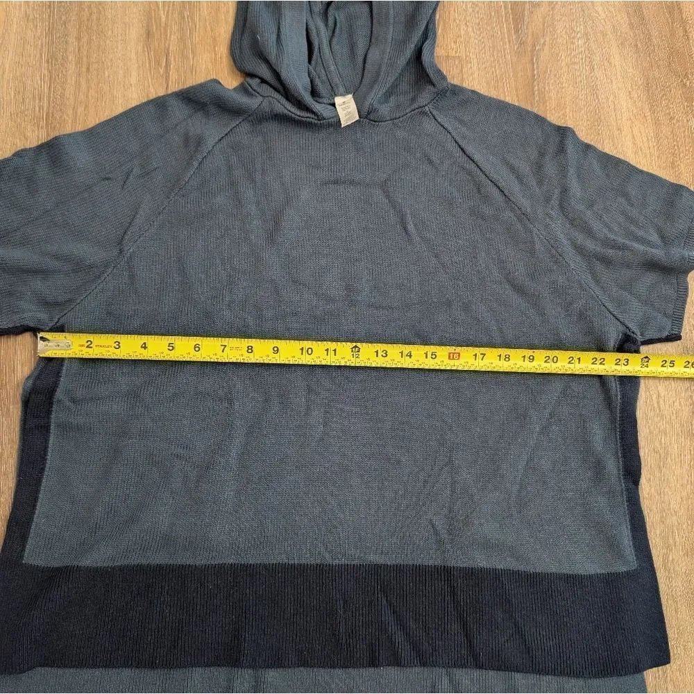Lululemon Opened Up Poncho Blue Hood XS/S